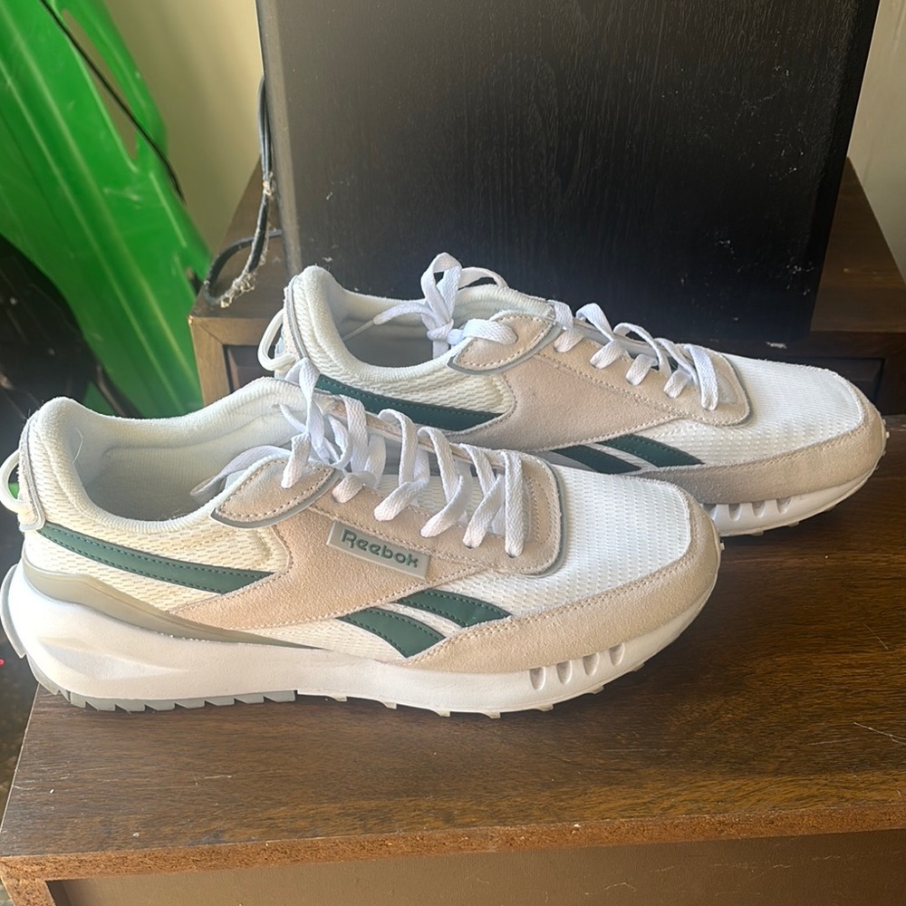 Men’s size 10.5 Reebok White and Green Sneakers